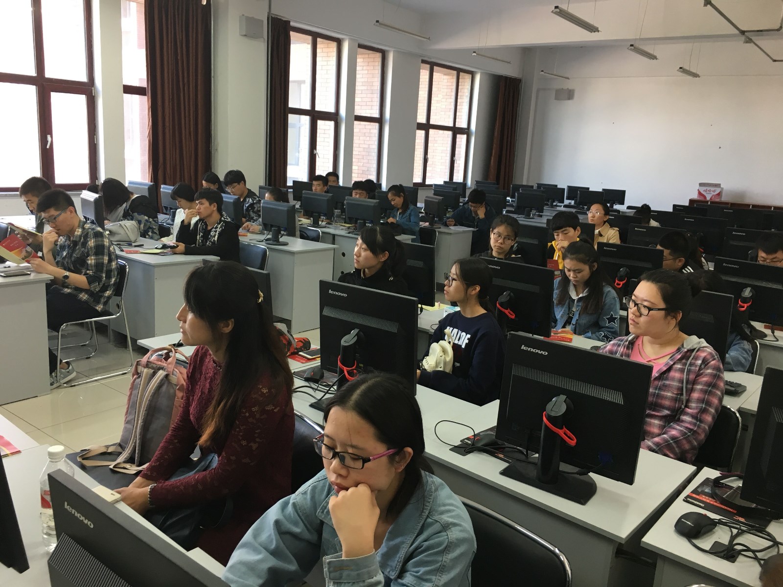 吉林工商学院1.jpg 雷火竞技平台