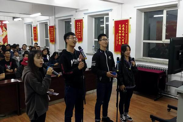 雷火竞技平台社团联合会举办“喜迎国庆,唱响未来”主题文艺晚会12.jpg 雷火竞技平台
